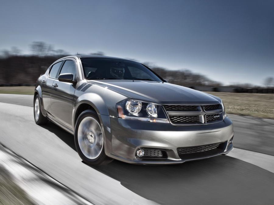  Dodge Avenger R/T 2011 года  (фото 4 из 12)